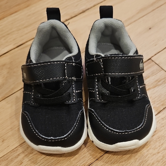 See Kai Run Kids Black Velcro Athletic Shoes size 4 - Picture 2 of 5